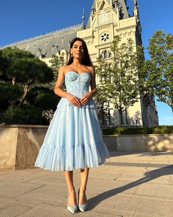 Casual midi dress with light blue bodice