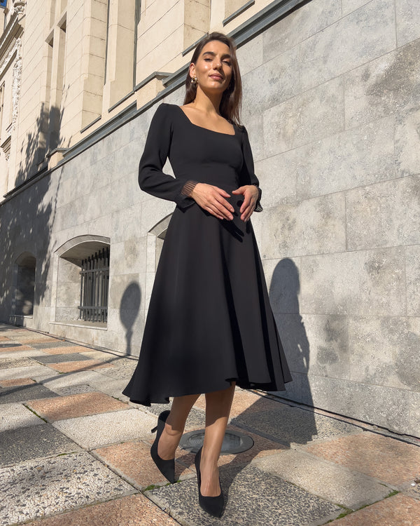 Rochie neagra midi cu mâneci lungi elegante, ideală pentru ocazii speciale.