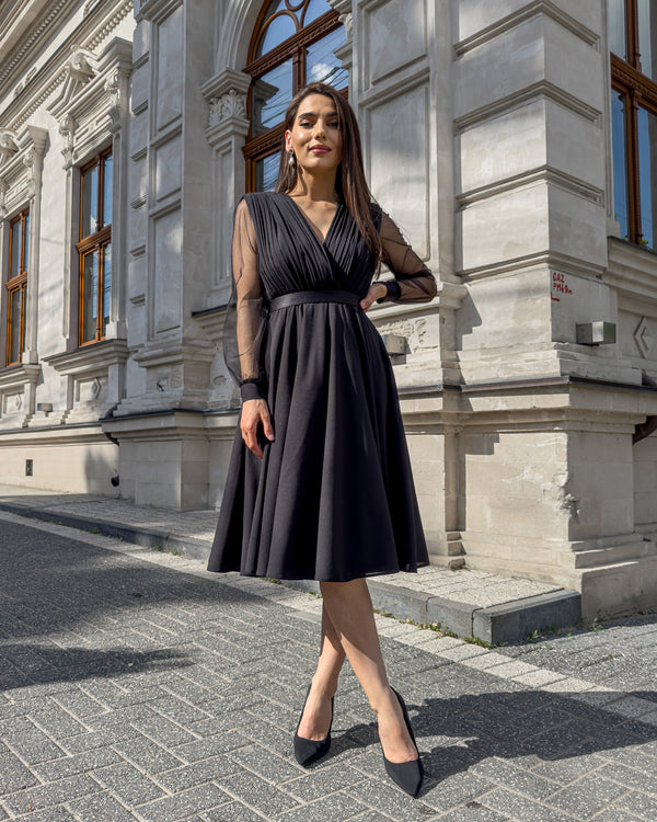 Rochie de ocazie eleganta midi evazată, cu mâneci lungi transparente și decolteu în V.