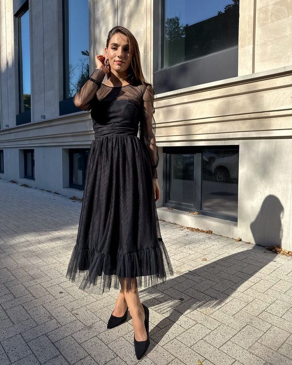 Rochie nunta elegantă neagră midi cu mâneci lungi transparente și șnur reglabil.