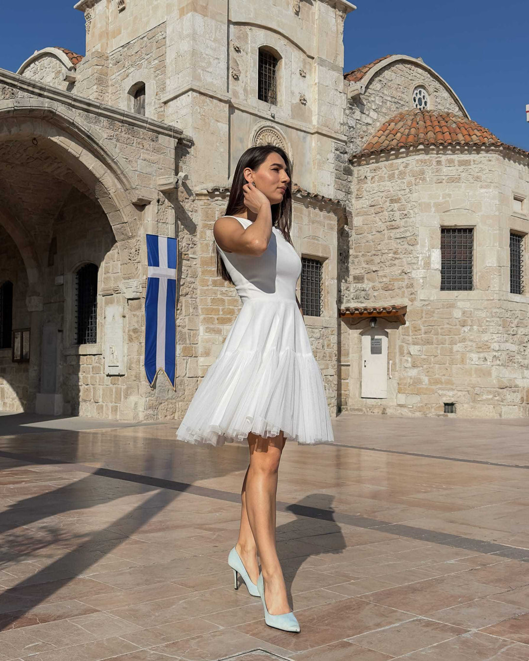 Rochie eleganta alba de ocazie cu fustă din tulle perfectă pentru evenimente speciale.