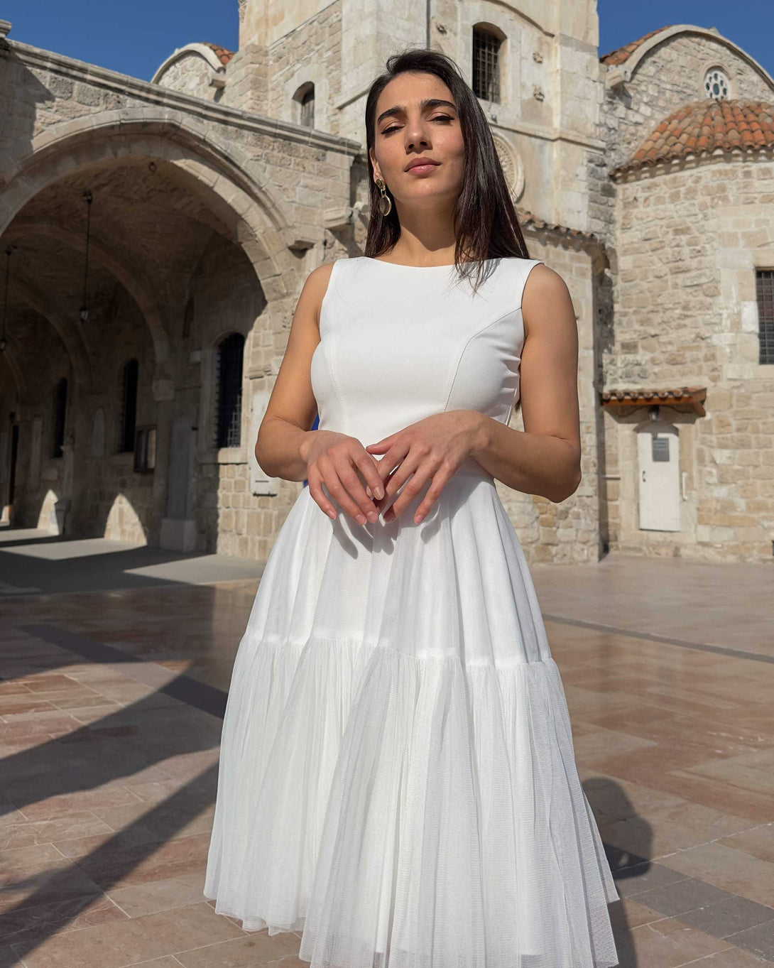 Rochie eleganta alba de ocazie cu fustă din tulle perfectă pentru evenimente speciale.