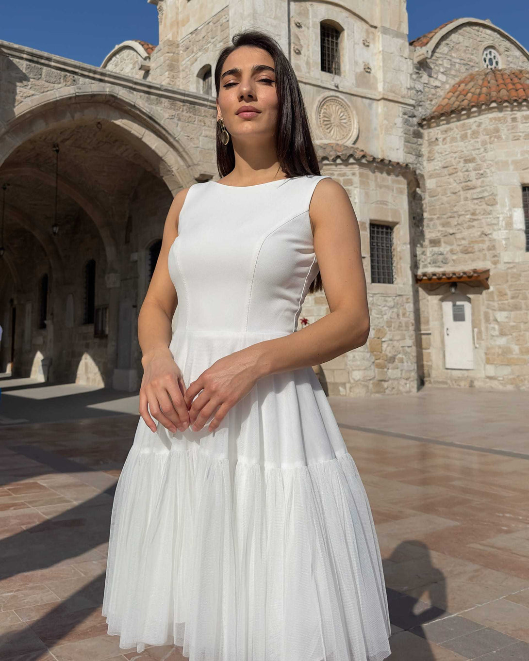 Rochie eleganta alba de ocazie cu fustă din tulle perfectă pentru evenimente speciale.