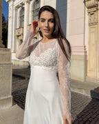 Elegant wedding dress with lace sleeves
