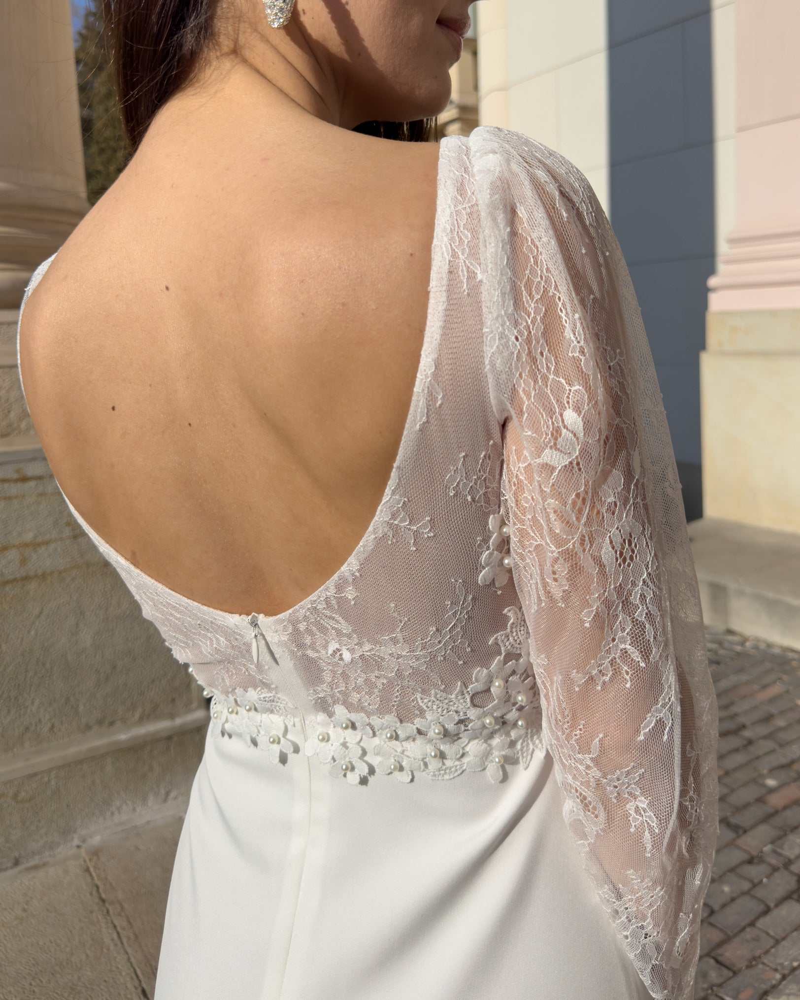 Elegant wedding dress with lace sleeves