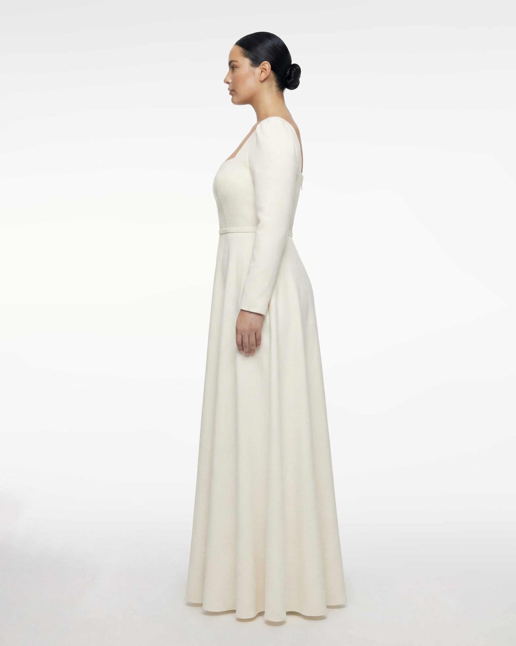 Classic wedding dress, square neckline, long sleeves 
