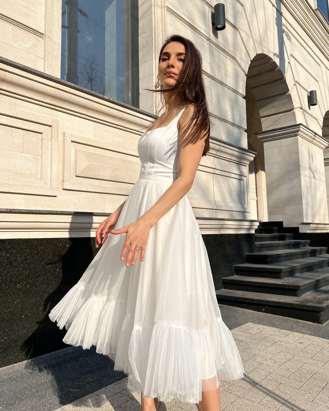 Rochie alba eleganta midi cu decolteu - BELLADRESS