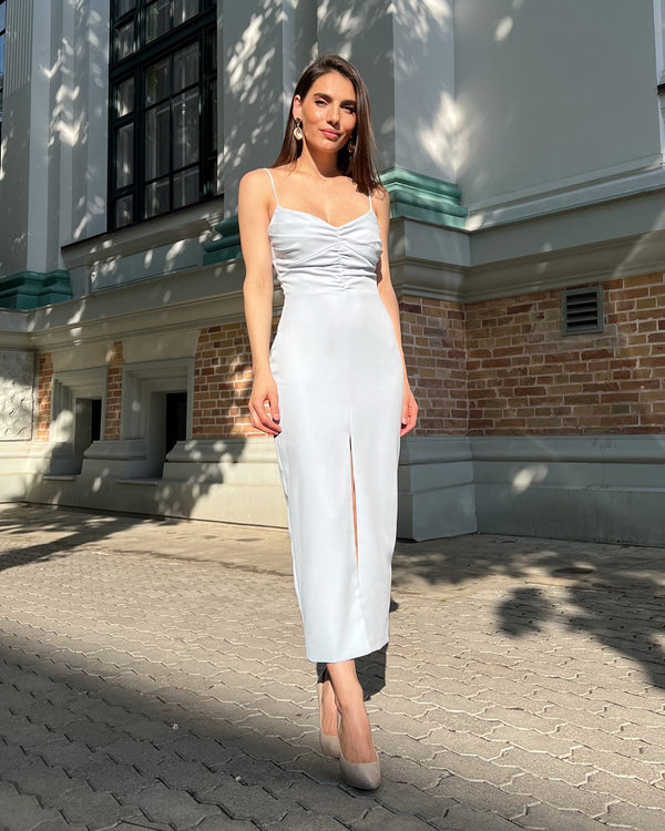 Rochie albastra eleganta cu slit, crep elastic, ajustată pe corp, pliuri, decolteu mic, tăietură centrală.