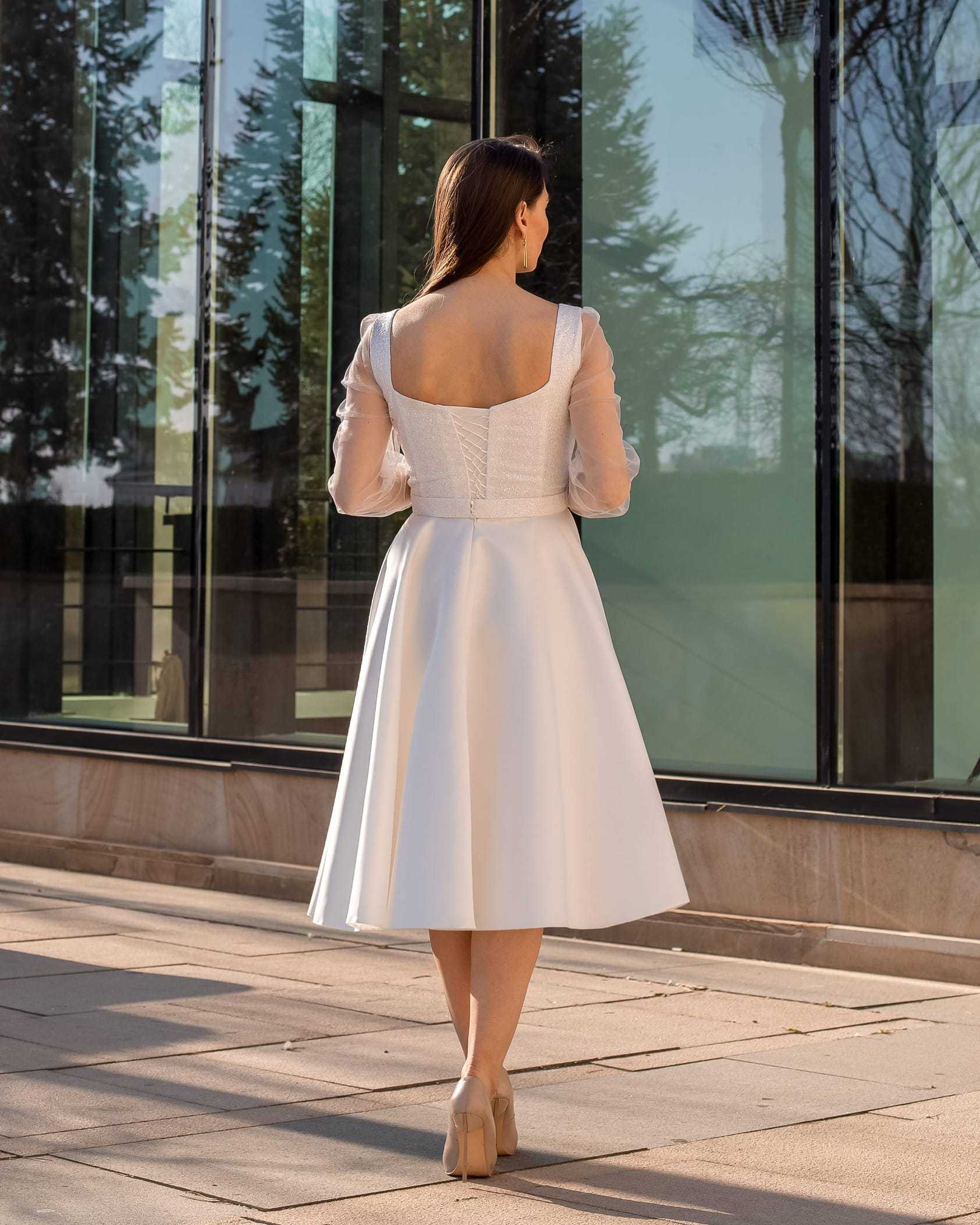 Rochie alba cununie civilă elegantă, croială stil A, satin regal, ideală pentru gravide.