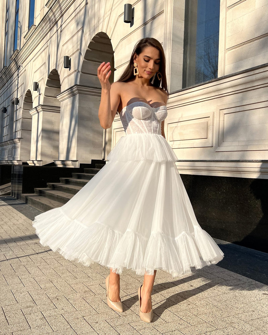 Rochie eleganta alba midi cu corset si dantela - BELLADRESS