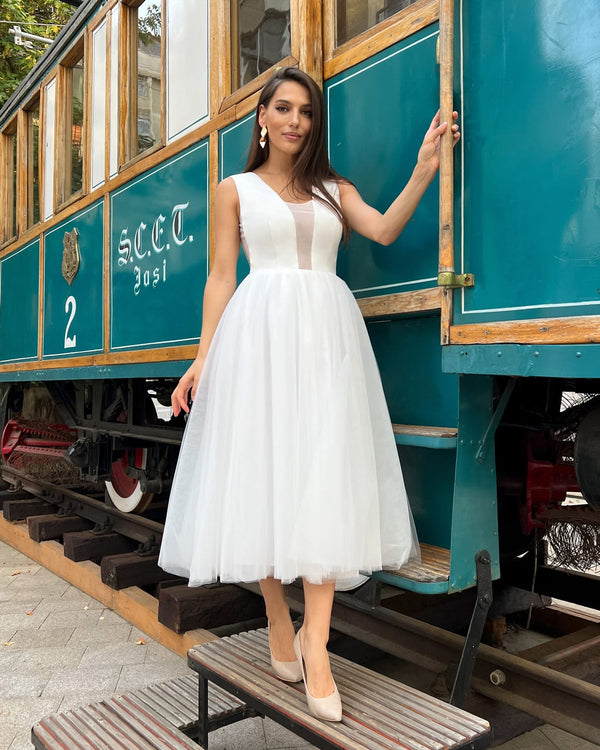 Elegant tulle midi dress with neckline